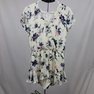 NWT L'atiste by Amy Floral, vneck, short sleeves, ruffled hem Romper sz M